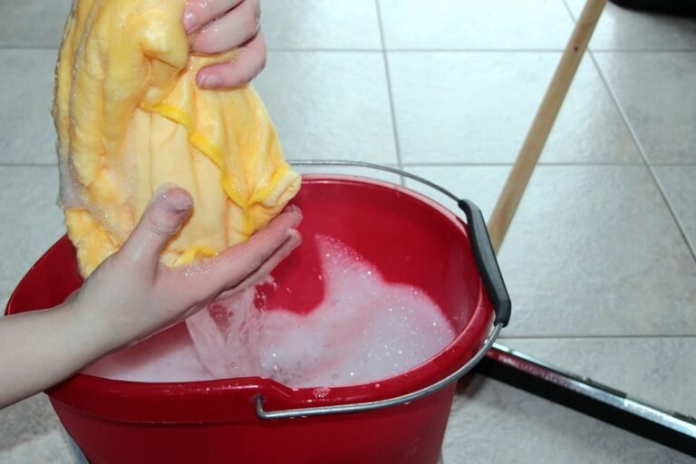 Essential Tips for a Comprehensive Living Room Cleaning Routine